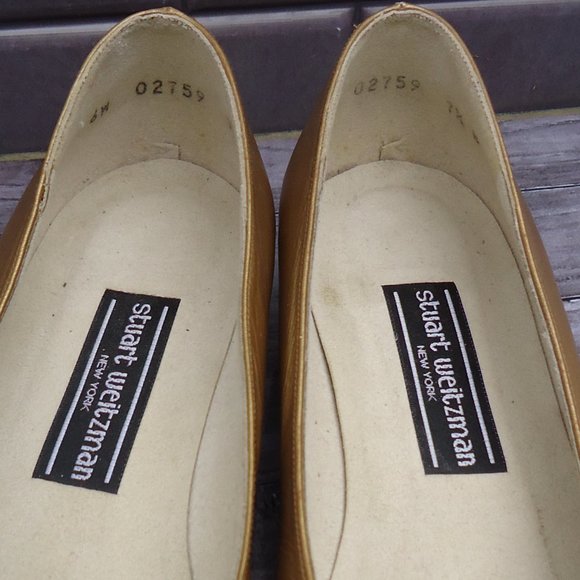 SIZE 7.5. Stuart Weitzman VTG gold /metallic leather shoes. - Picture 8 of 16